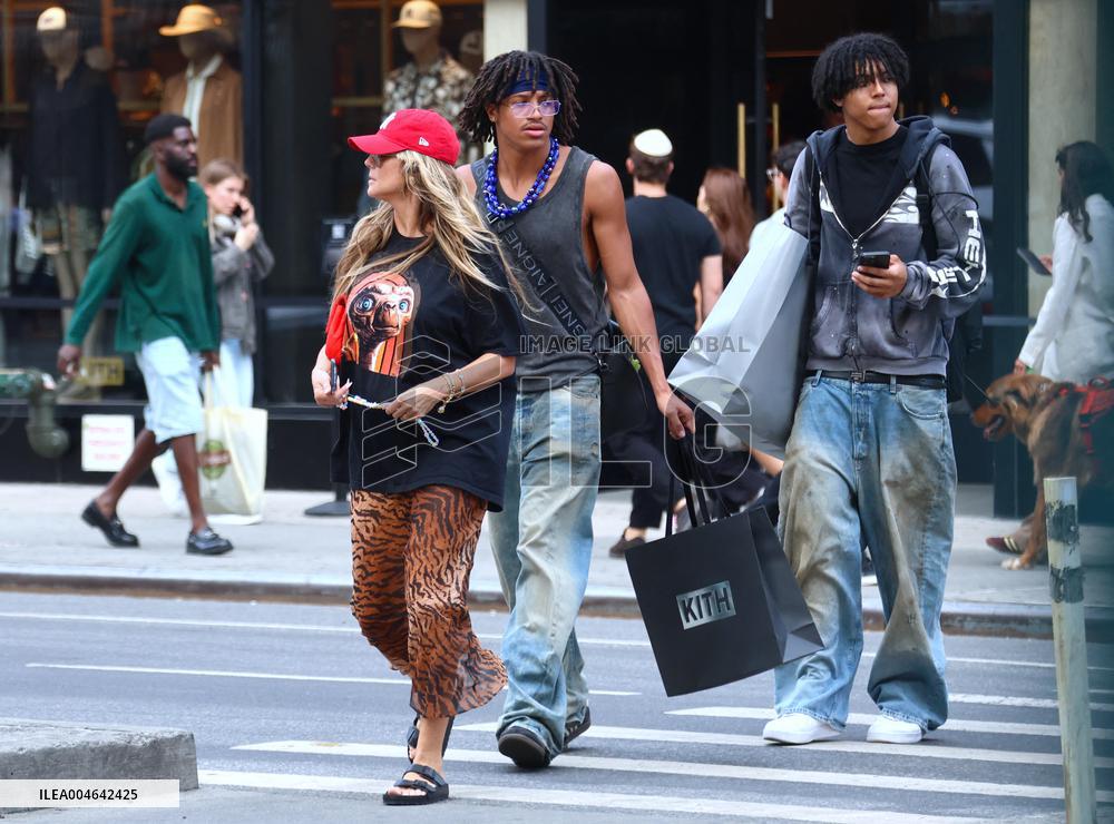 Heidi Klum and Kids Move to College Shop in Soho - NYC