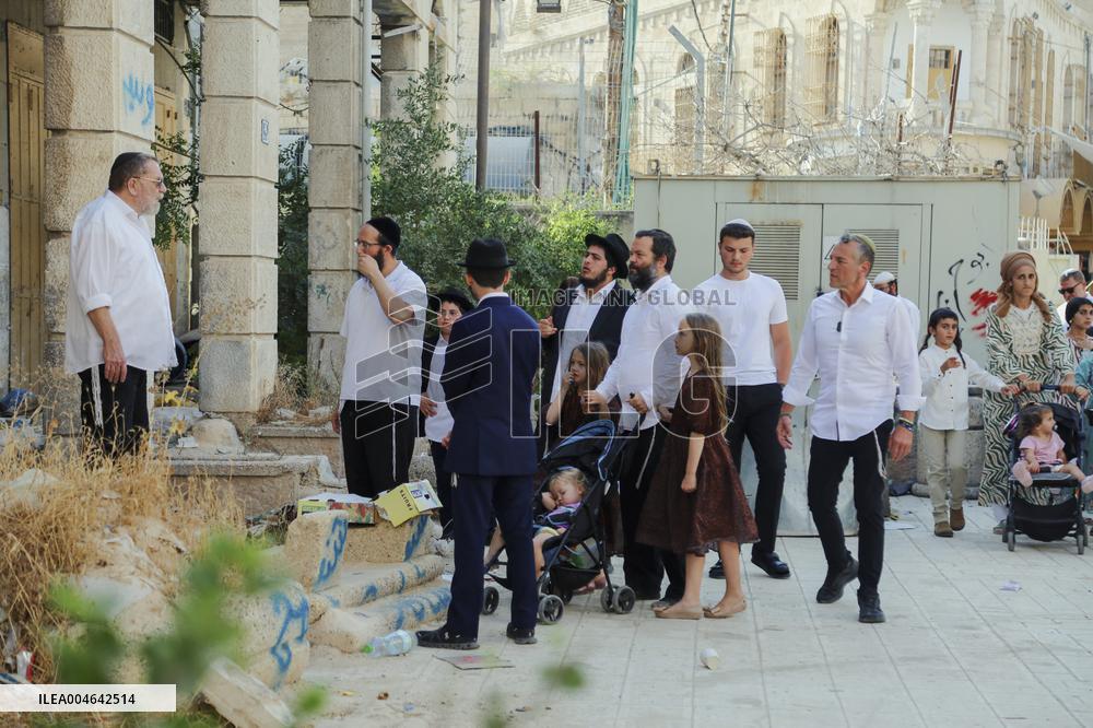 Israeli Army Escorts Settlers - Hebron