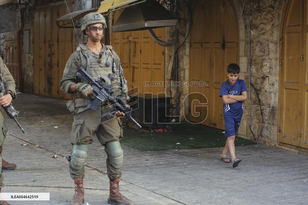 Israeli Army Escorts Settlers - Hebron