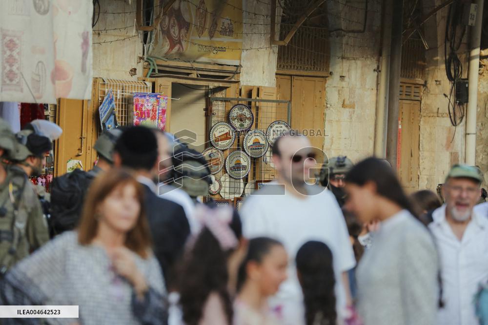 Israeli Army Escorts Settlers - Hebron