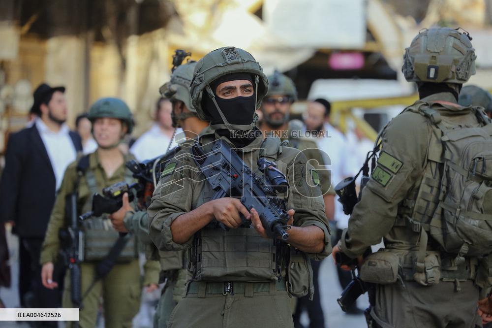 Israeli Army Escorts Settlers - Hebron