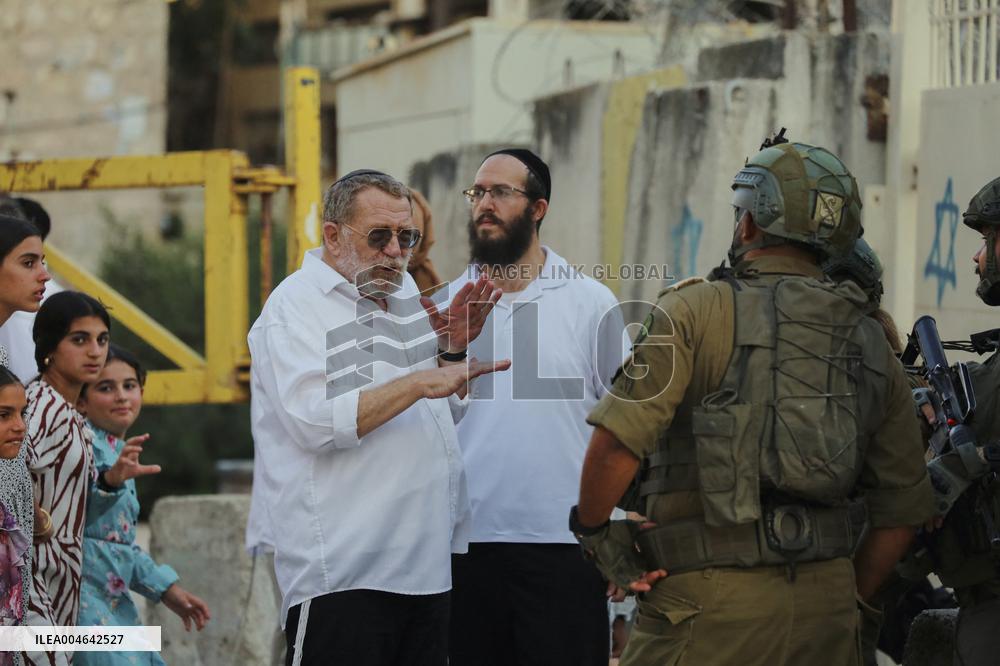 Israeli Army Escorts Settlers - Hebron