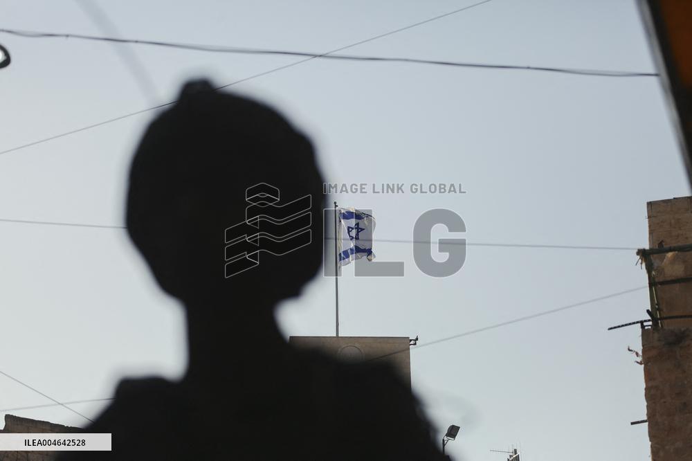 Israeli Army Escorts Settlers - Hebron