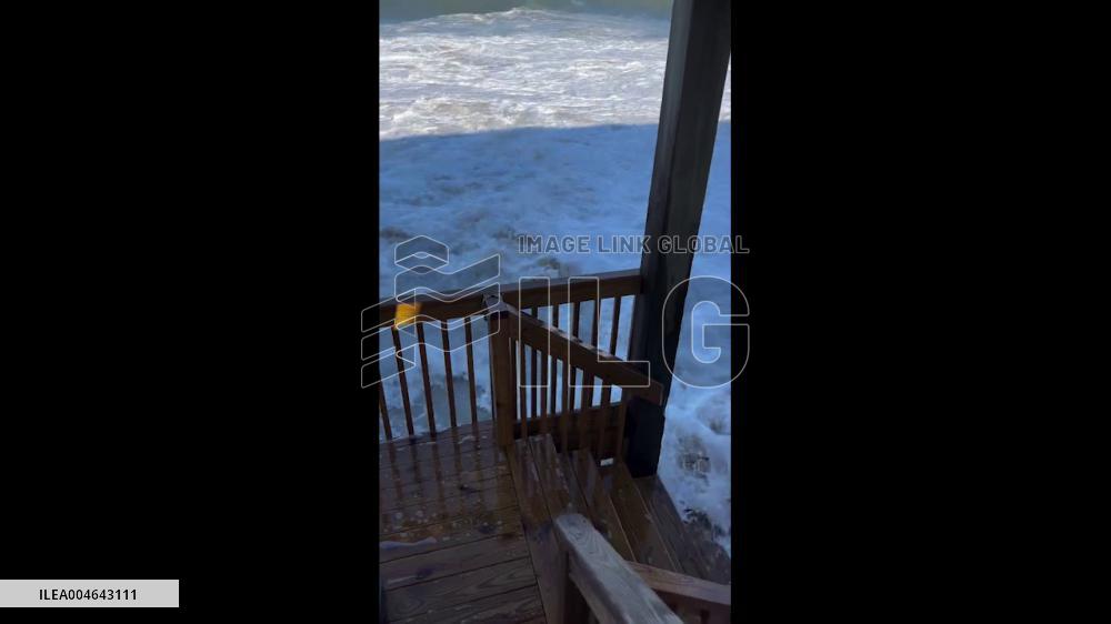 US: Hurricane Erin Brings Storm Surge to North Carolina’s Outer Banks