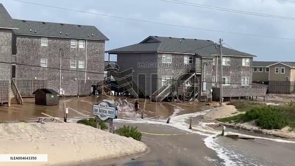 US: Hurricane Erin Brings Storm Surge to North Carolina’s Outer Banks 3