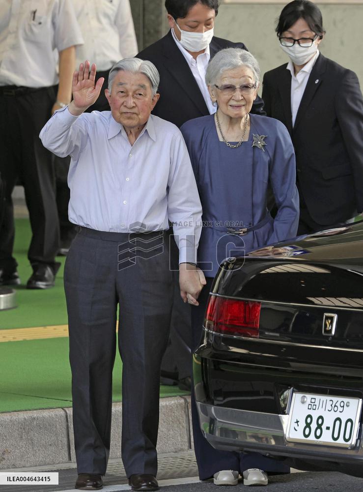 Ex-Japan emperor, empress in Karuizawa for retreat