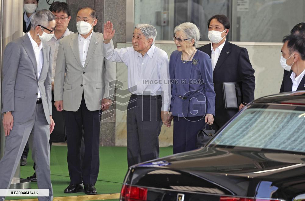 Ex-Japan emperor, empress in Karuizawa for retreat