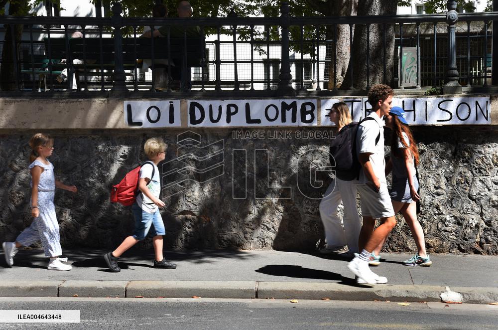 Illustration - Loi Duplomb in Paris - France