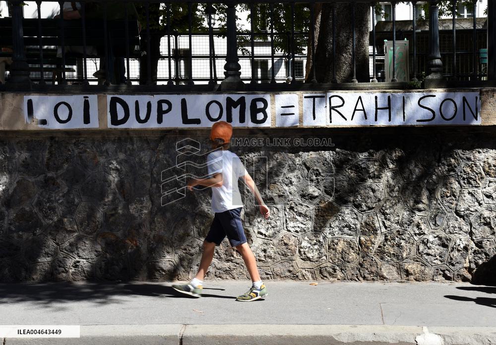 Illustration - Loi Duplomb in Paris - France