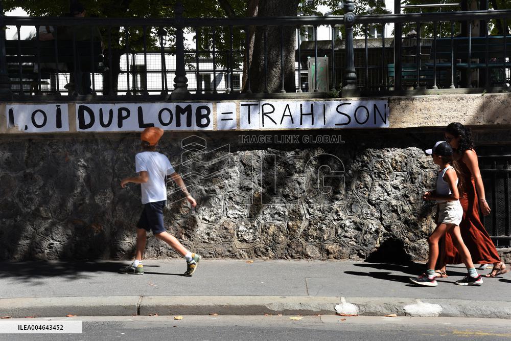 Illustration - Loi Duplomb in Paris - France