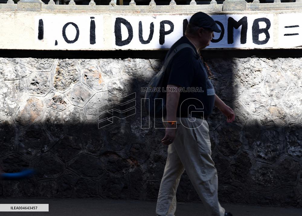 Illustration - Loi Duplomb in Paris - France