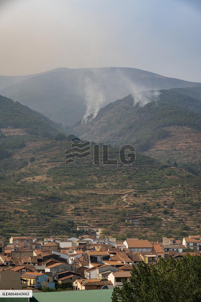 Wind Complicates Fire Extinguishing Efforts in Jarilla Cáceres - Spain