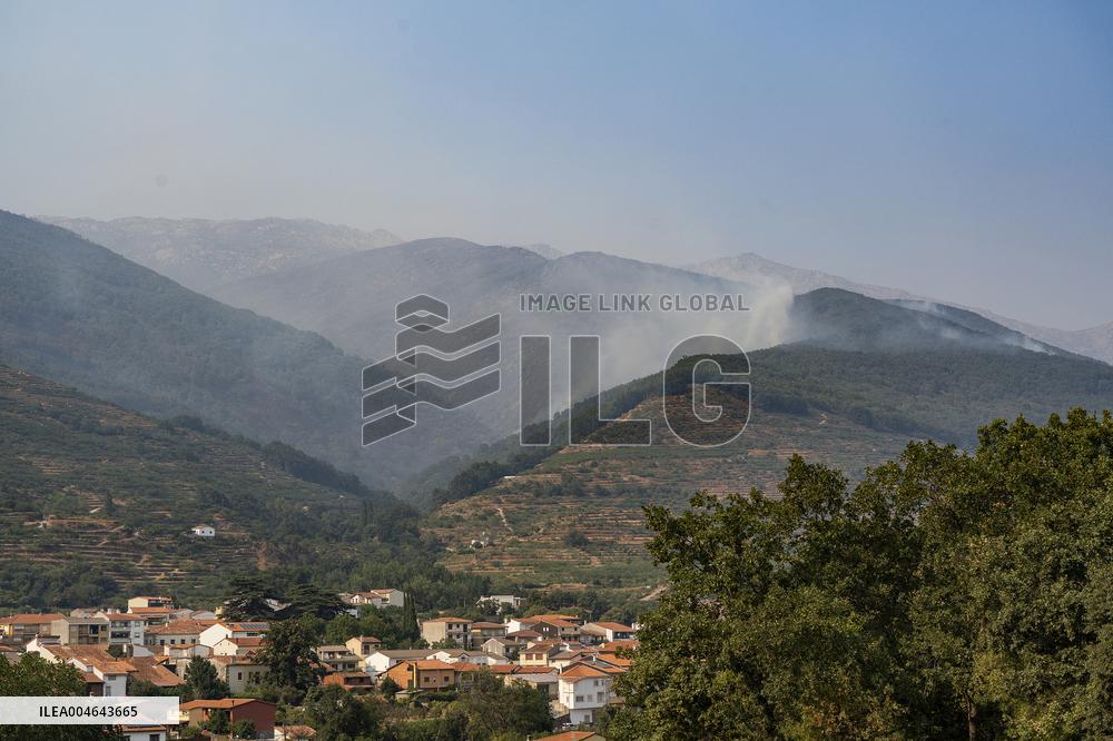 Wind Complicates Fire Extinguishing Efforts in Jarilla Cáceres - Spain