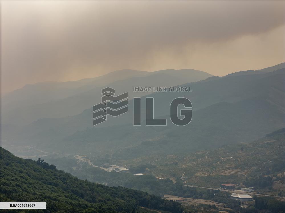 Wind Complicates Fire Extinguishing Efforts in Jarilla Cáceres - Spain