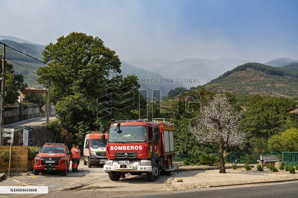 Wind Complicates Fire Extinguishing Efforts in Jarilla Cáceres - Spain
