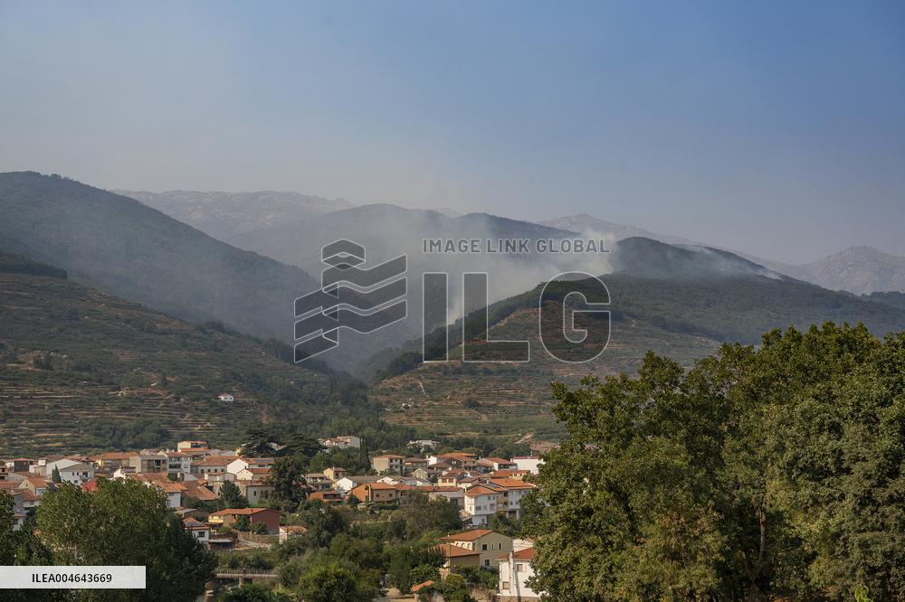 Wind Complicates Fire Extinguishing Efforts in Jarilla Cáceres - Spain