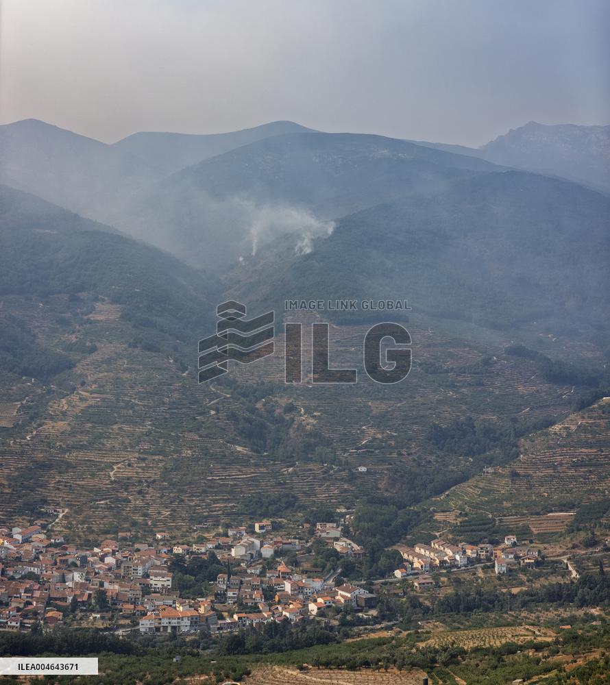 Wind Complicates Fire Extinguishing Efforts in Jarilla Cáceres - Spain