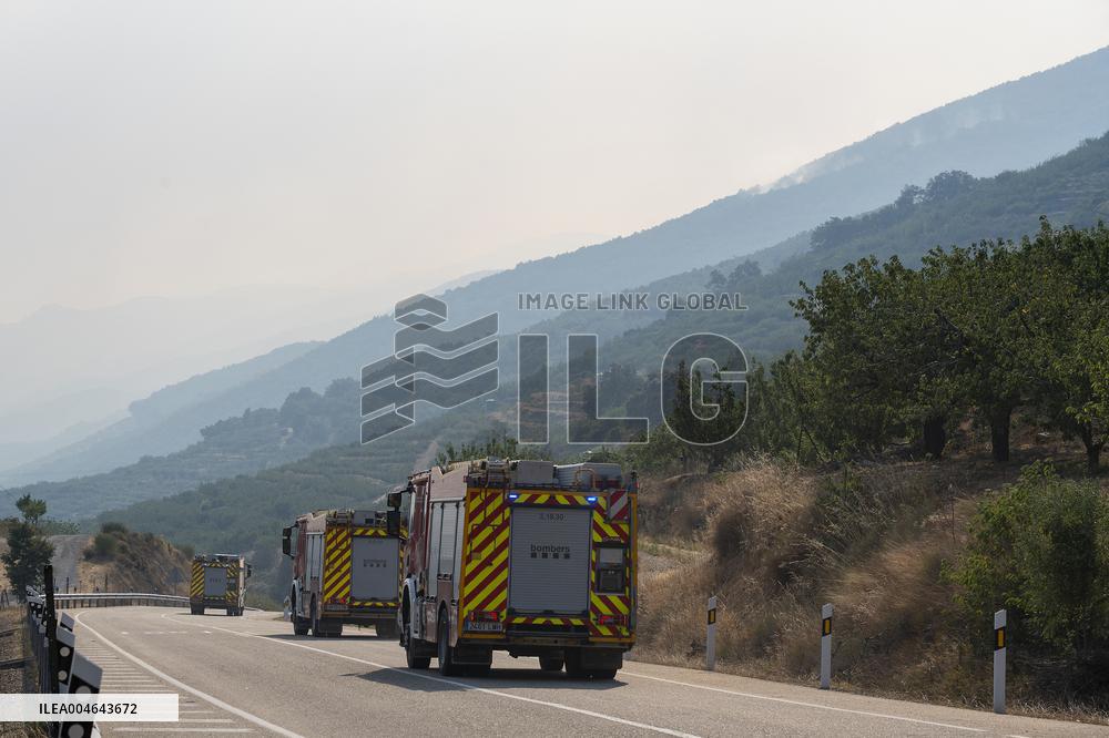 Wind Complicates Fire Extinguishing Efforts in Jarilla Cáceres - Spain