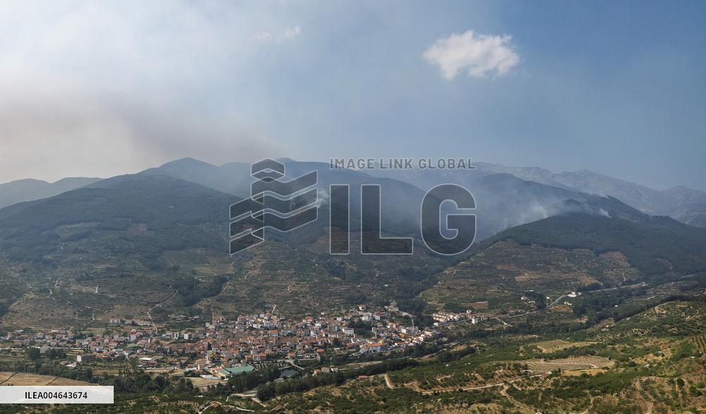 Wind Complicates Fire Extinguishing Efforts in Jarilla Cáceres - Spain