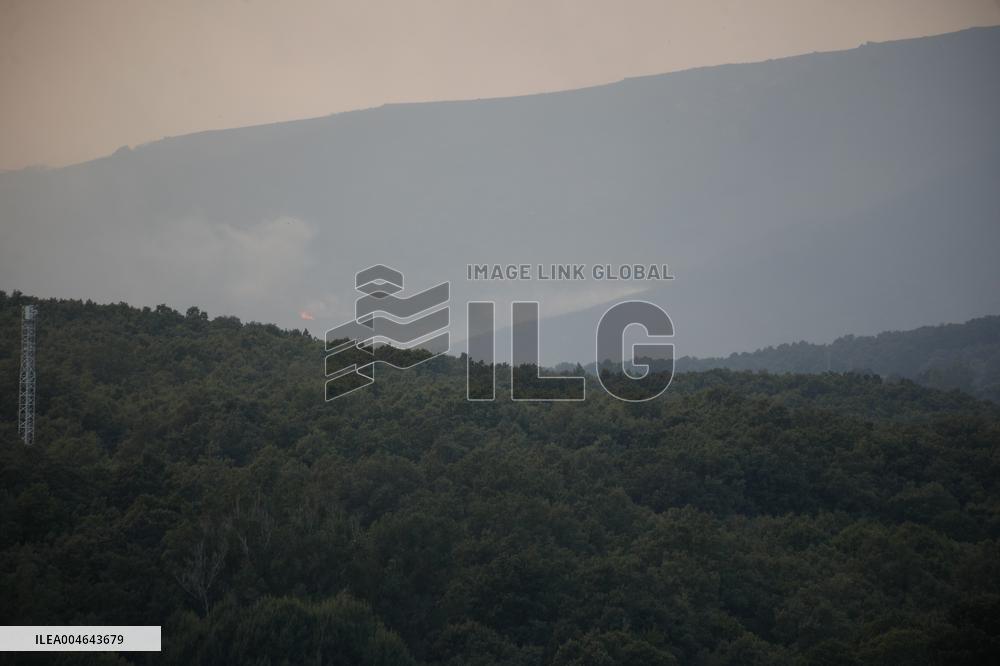 Barniedo de la Reina Fire Nears Containment - Spain