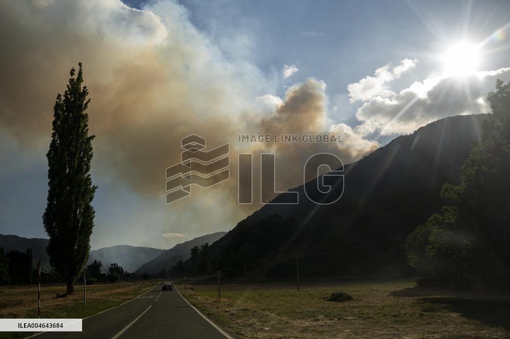 Barniedo de la Reina Fire Nears Containment - Spain