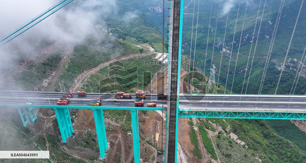 Huajiang Canyon Bridge Load Testing