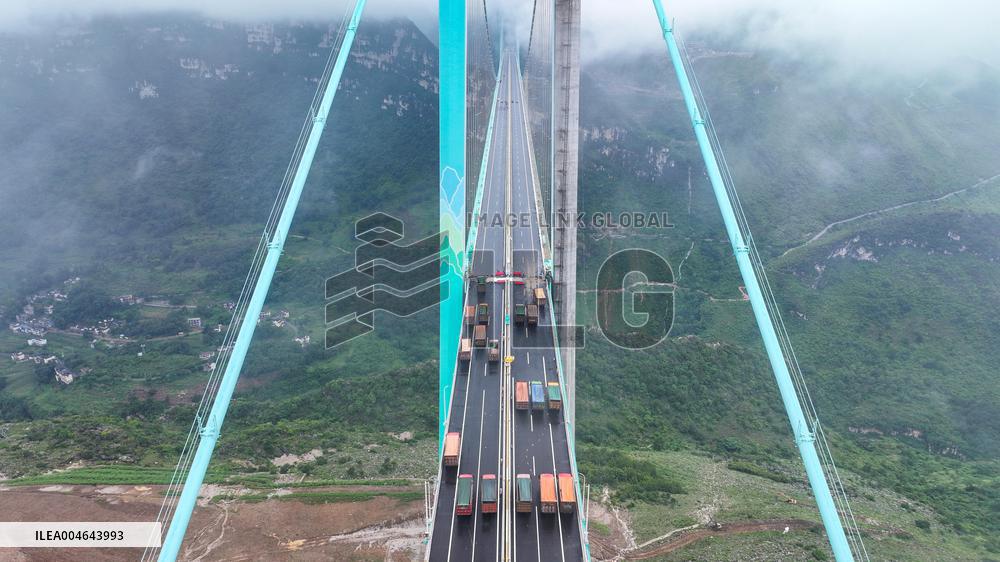Huajiang Canyon Bridge Load Testing