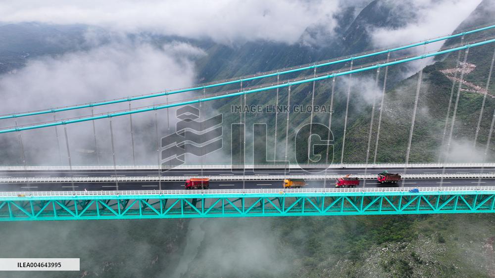 Huajiang Canyon Bridge Load Testing