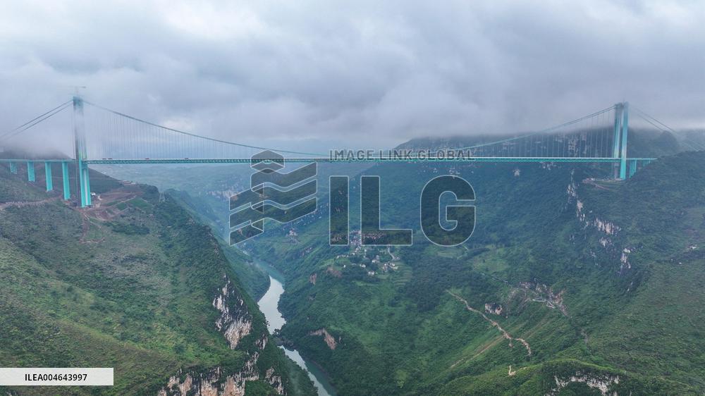 Huajiang Canyon Bridge Load Testing