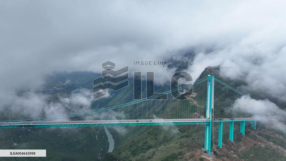 Huajiang Canyon Bridge Load Testing