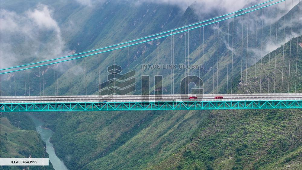 Huajiang Canyon Bridge Load Testing