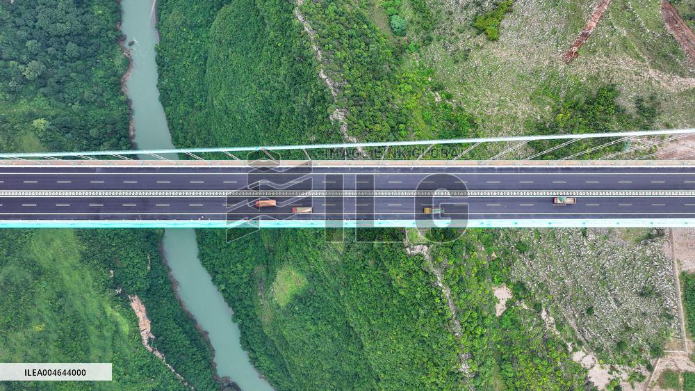 Huajiang Canyon Bridge Load Testing