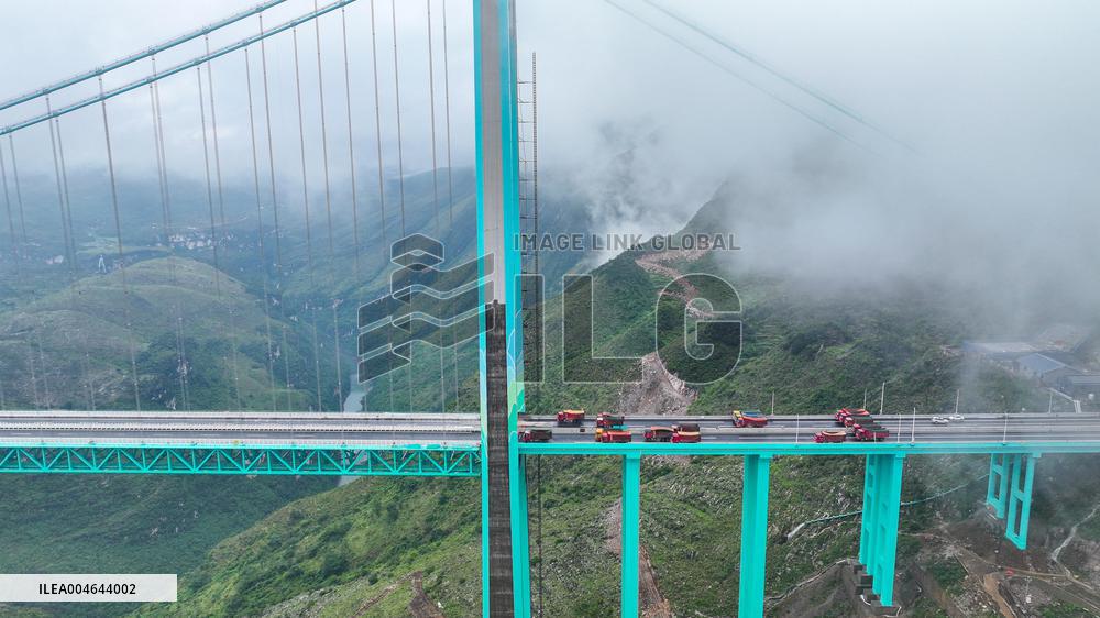 Huajiang Canyon Bridge Load Testing