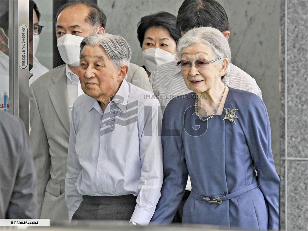 Ex-Japan emperor, empress in Karuizawa for retreat