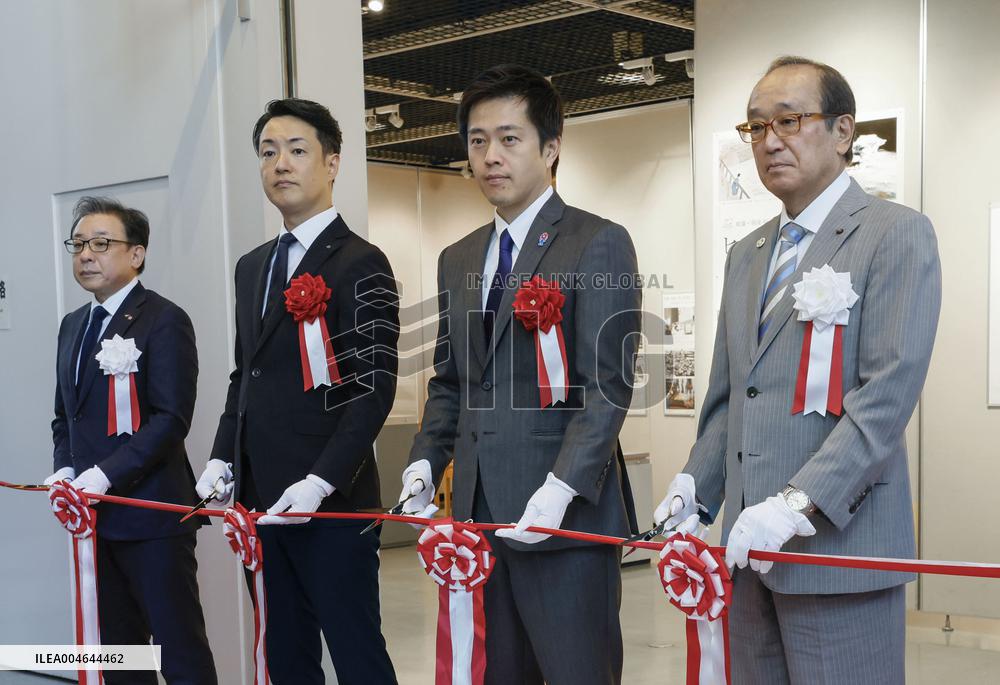 A-bomb exhibition begins in Osaka