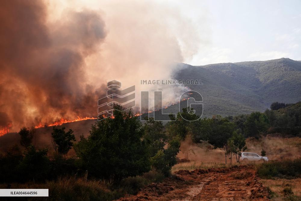 Four active fires, three stabilized and eight under control in Asturias