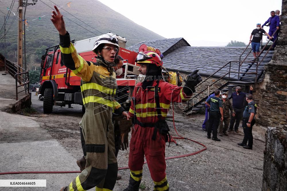 Four active fires, three stabilized and eight under control in Asturias