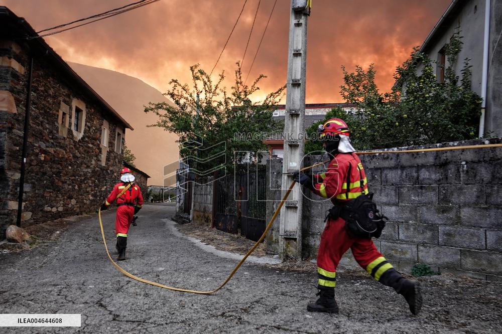 Four active fires, three stabilized and eight under control in Asturias