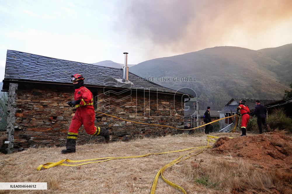 Four active fires, three stabilized and eight under control in Asturias