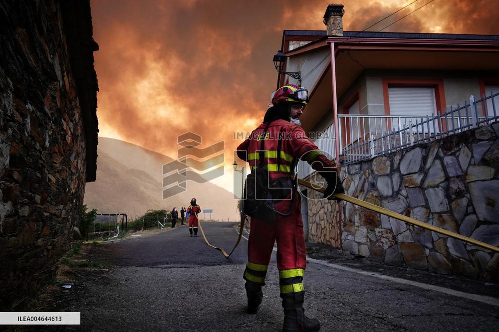 Four active fires, three stabilized and eight under control in Asturias