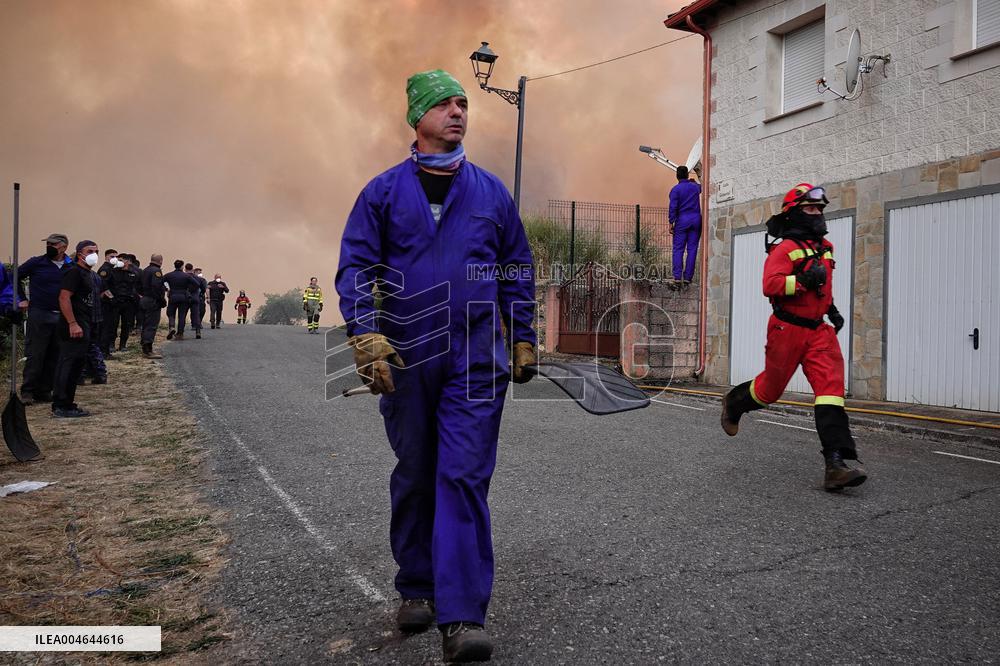 Four active fires, three stabilized and eight under control in Asturias