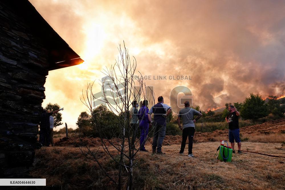 Four active fires, three stabilized and eight under control in Asturias