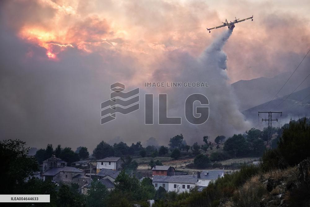 Four active fires, three stabilized and eight under control in Asturias