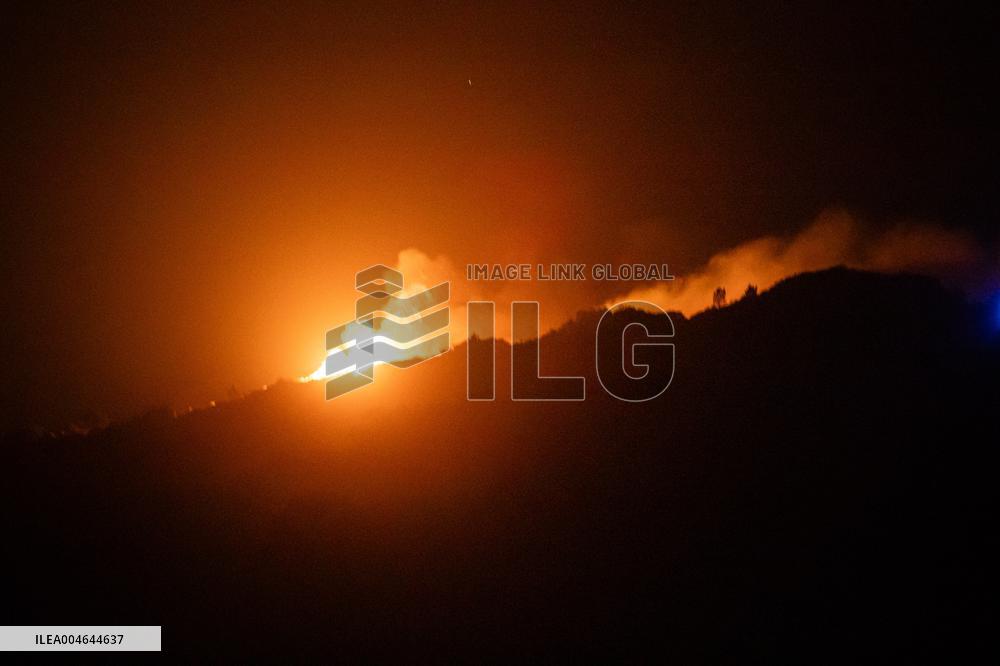 45 people are evicted from the camping site of Oia (Pontevedra) due to the forest fire.