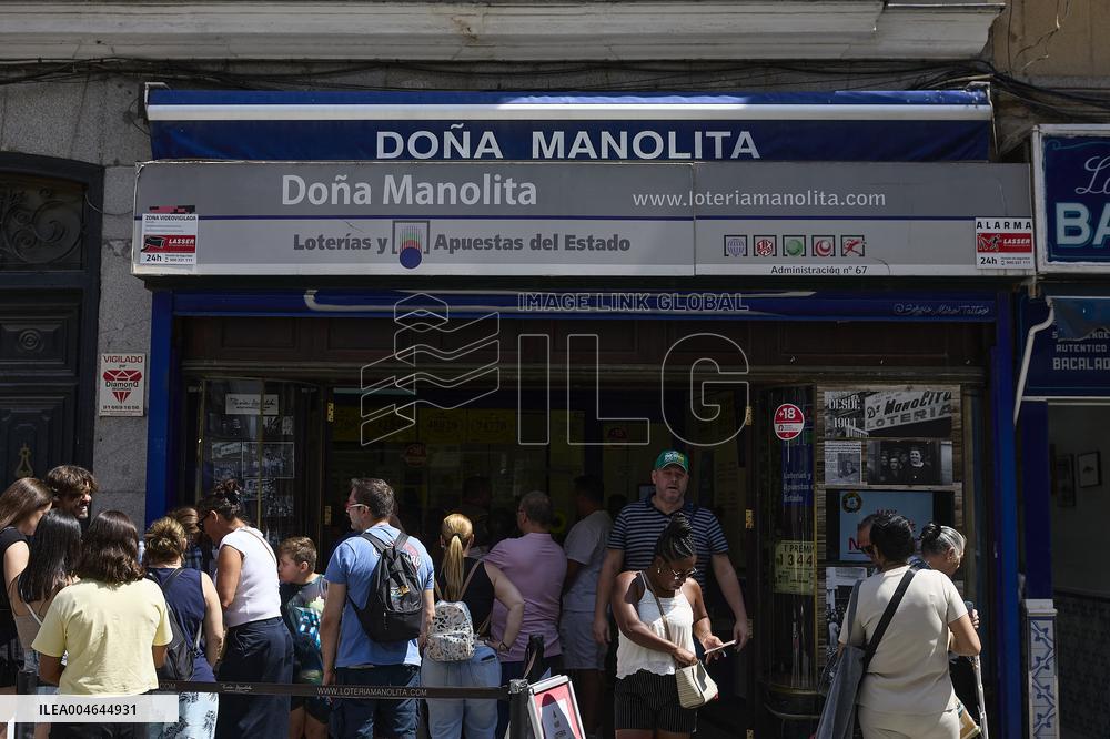 Christmas Lottery Buzz Early Buyers in Spain