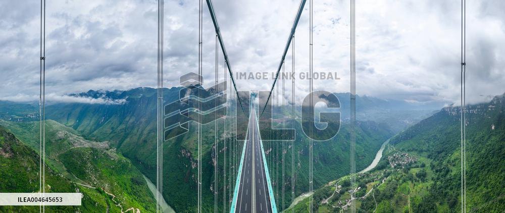 Huajiang Canyon Bridge