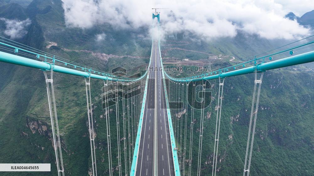 Huajiang Canyon Bridge