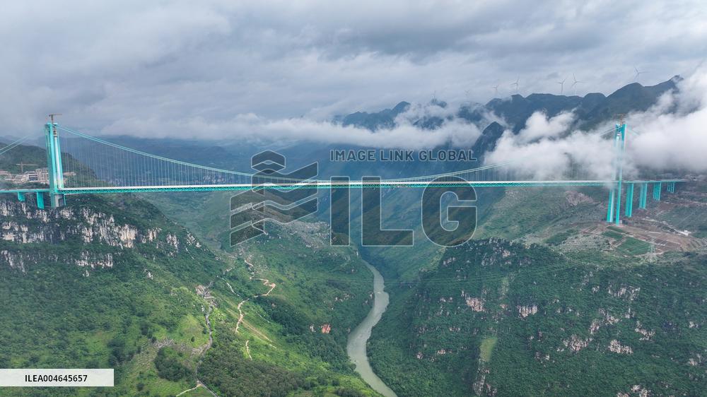 Huajiang Canyon Bridge