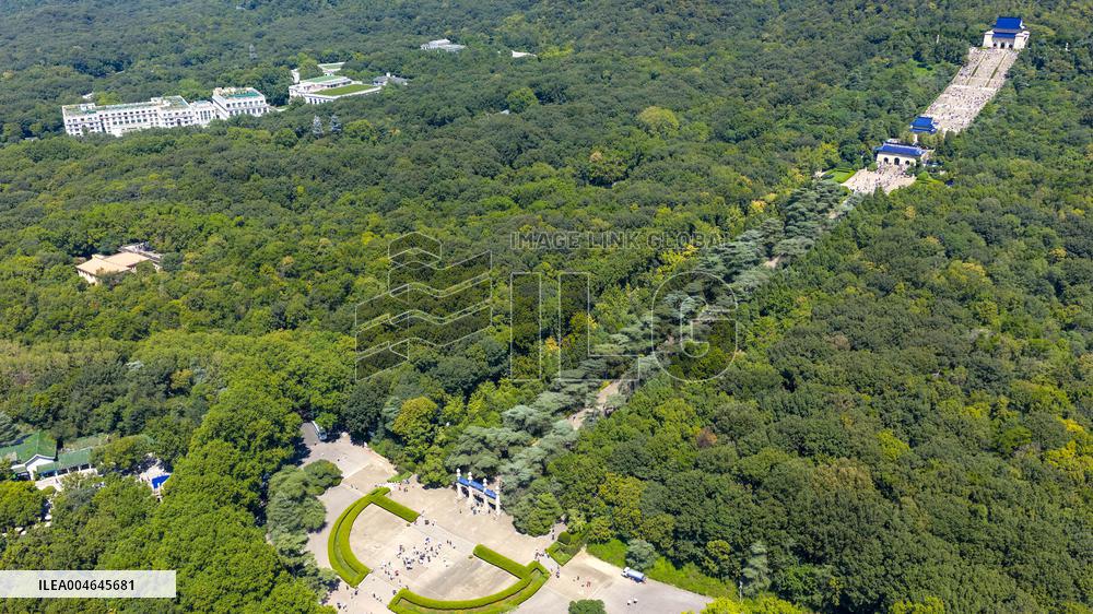 Sun Yat-sen's Mausoleum Tour in Nanjing