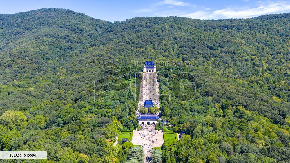 Sun Yat-sen's Mausoleum Tour in Nanjing